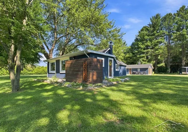 1st image of 3233 E Gordonville Rd, Midland, MI 48640 | MLS# 61050218405