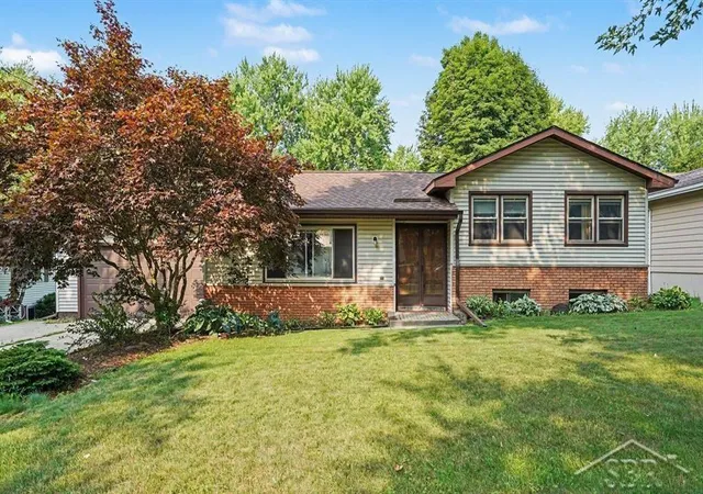 Photo 1 of Sale Pending at 209 Westview Dr, Alma, MI 48801 | MLS# 61050218411 | Listing updated on 2026-09-01