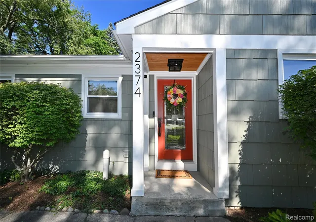 Photo 2 of Single family home for sale at 2374 Rutherford Rd, Bloomfield Hills, MI 48302 | MLS# 20261064315 | Listing updated on 2026-09-13