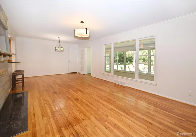 Photo 4 of Single family home for sale at 2374 Rutherford Rd, Bloomfield Hills, MI 48302 | MLS# 20261064315 | Listing updated on 2026-09-13