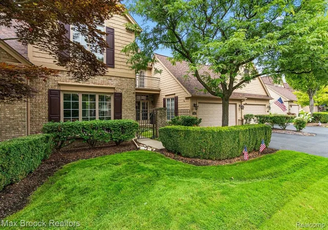 Photo 2 of Condo for sale at 654 Deauville Ln, Bloomfield Hills, MI 48304 | MLS# 20261064318 | Listing updated on 2026-09-01