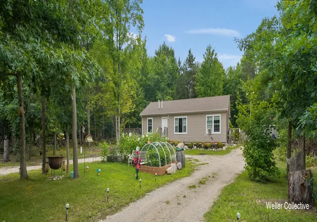 4th image of 4959 W Jack Pine Dr, Grant, MI 49327 | MLS# 65026042471