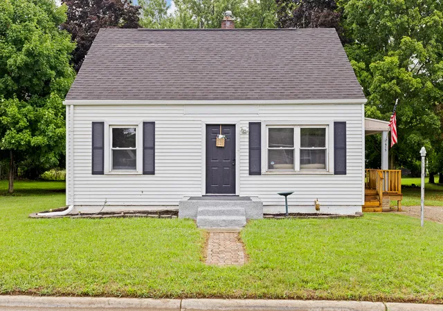 Photo 1 of Single family home for sale at 515 E Russell Rd, Tecumseh, MI 49286 | MLS# 81026042458 | Listing updated on 2026-08-30