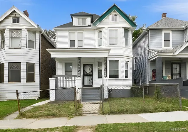Photo 2 of Single family home for sale at 5733 Fischer St, Detroit, MI 48213 | MLS# 20261064329 | Listing updated on 2026-08-20