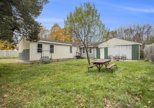 5th image of 196 N Gardner Ave, Battle Creek, MI 49037 | MLS# 66026042488