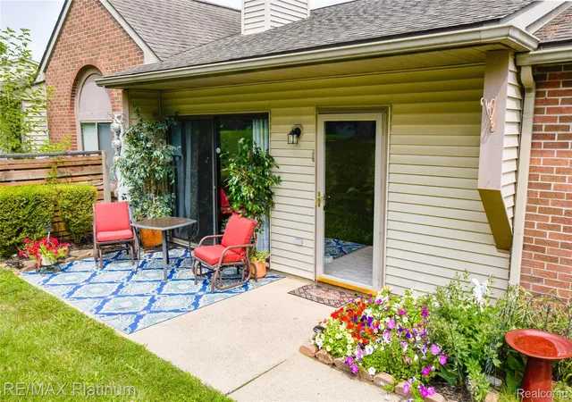 Listing Photo 1 - Condo for sale in building located at 338 Spring Brooke Dr, Brighton, MI 48116