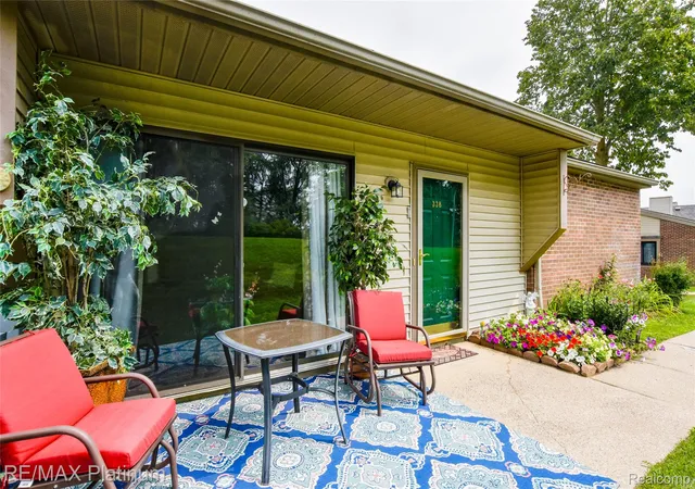 Listing Photo 3 - Condo for sale in building located at 338 Spring Brooke Dr, Brighton, MI 48116