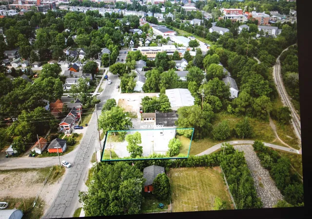 Photo 3 of Multi family home for sale at 811 Lake Ave, Traverse City, MI 49684 | MLS# 78080072310 | Listing updated on 2026-10-07
