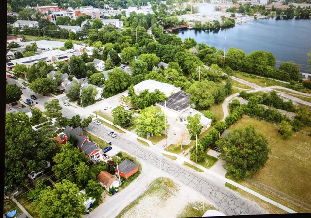 Listing Photo 5 - Condo for sale in building located at 811 Lake Ave, Traverse City, MI 49684