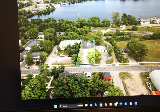2nd image of 807 Lake Ave, Traverse City, MI 49684 | MLS# 78080072311