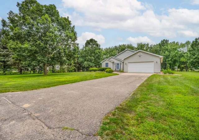 Photo 2 of Single family home for sale at 5324 Becht Rd, Coloma, MI 49038 | MLS# 69026042501 | Listing updated on 2026-09-10