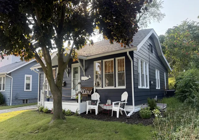 Photo 3 of Single family home for sale at 484 Upton Dr, Saint Joseph, MI 49085 | MLS# 69026042503 | Listing updated on 2026-09-05