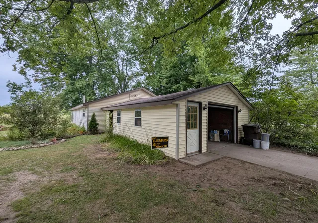 28th image of 130 N 4th St, Pierson, MI 49339 | MLS# 65026042505