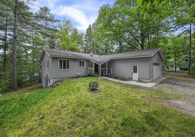 Photo 1 of Single family home for sale at 21 High Lake Rd, Traverse City, MI 49696 | MLS# 78080072299 | Listing updated on 2026-08-31