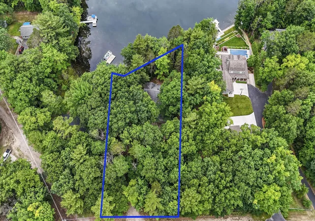 Photo 3 of Single family home for sale at 21 High Lake Rd, Traverse City, MI 49696 | MLS# 78080072299 | Listing updated on 2026-08-31