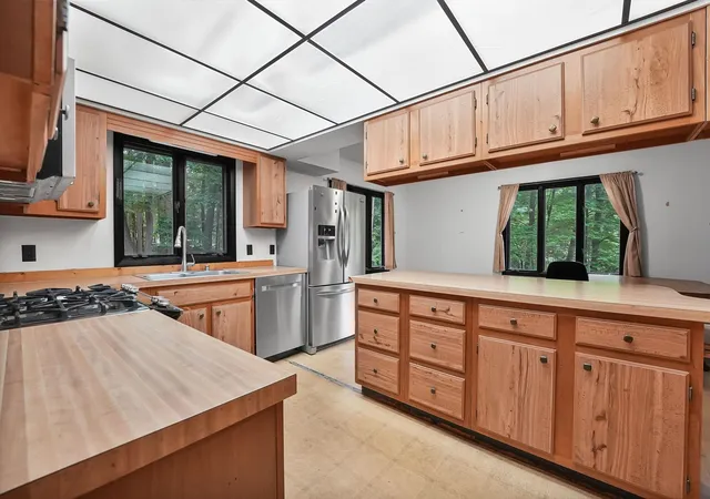 Photo 4 of Single family home for sale at 21 High Lake Rd, Traverse City, MI 49696 | MLS# 78080072299 | Listing updated on 2026-09-26