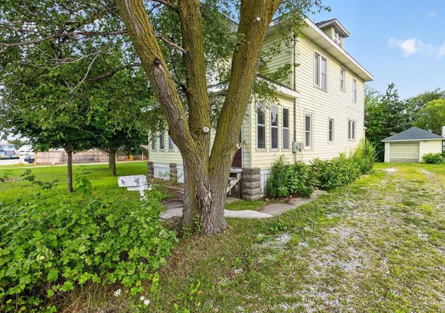 Photo 3 of Single family home for sale at 39 Washington St, Sebewaing, MI 48759 | MLS# 61050218431 | Listing updated on 2026-09-30