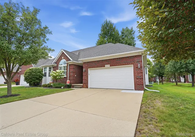 Listing Photo 2 - Condo for sale in building located at 44190 Orion Dr, Sterling Heights, MI 48314