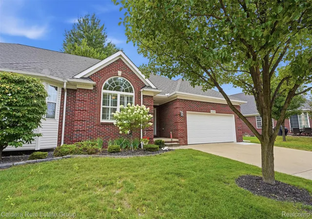 Listing Photo 3 - Condo for sale in building located at 44190 Orion Dr, Sterling Heights, MI 48314