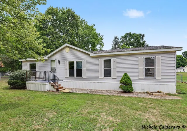1st image of 370 W Brooks St, Newaygo, MI 49337 | MLS# 65026042510