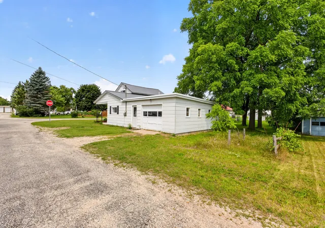2nd image of 314 Decalb St, Reed City, MI 49677 | MLS# 72026042509