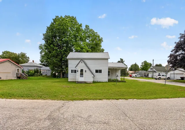 4th image of 314 Decalb St, Reed City, MI 49677 | MLS# 72026042509