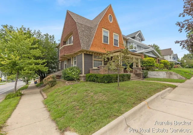 Listing Photo 4 - Condo for sale in building located at 745 Prospect Ave SE, Grand Rapids, MI 49503