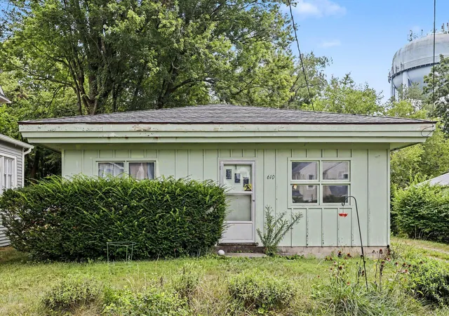 1st image of 610 Campbell Ave, Kalamazoo, MI 49006 | MLS# 66026042515