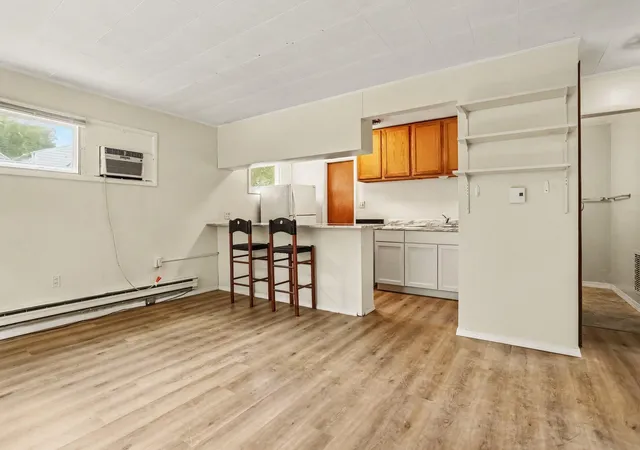 Listing Photo 2 - Condo for sale in building located at 610 Campbell Ave, Kalamazoo, MI 49006