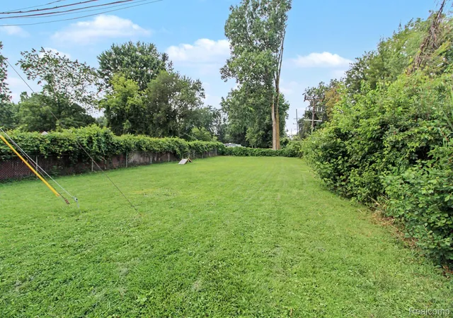 Photo 3 of Single family home for sale at 4512 Treadwell St, Wayne, MI 48184 | MLS# 20261064365 | Listing updated on 2026-09-16