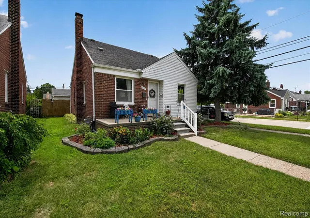 Photo 2 of Single family home for sale at 1693 Riverbank St, Lincoln Park, MI 48146 | MLS# 20261064367 | Listing updated on 2026-09-17
