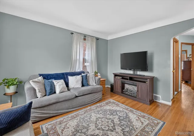 Photo 4 of Single family home for sale at 1693 Riverbank St, Lincoln Park, MI 48146 | MLS# 20261064367 | Listing updated on 2026-09-17