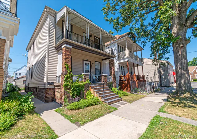 Listing Photo 2 - Condo for sale in building located at 9533 Mcdougall St, Hamtramck, MI 48212