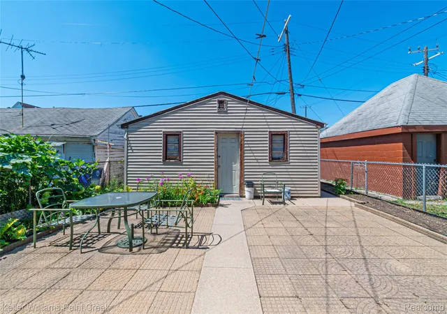 Listing Photo 5 - Condo for sale in building located at 9533 Mcdougall St, Hamtramck, MI 48212