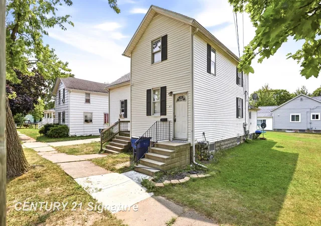 Photo 1 of Sale Pending at 702 S Warner St, Bay City, MI 48706 | MLS# 61050218434 | Listing updated on 2026-08-25