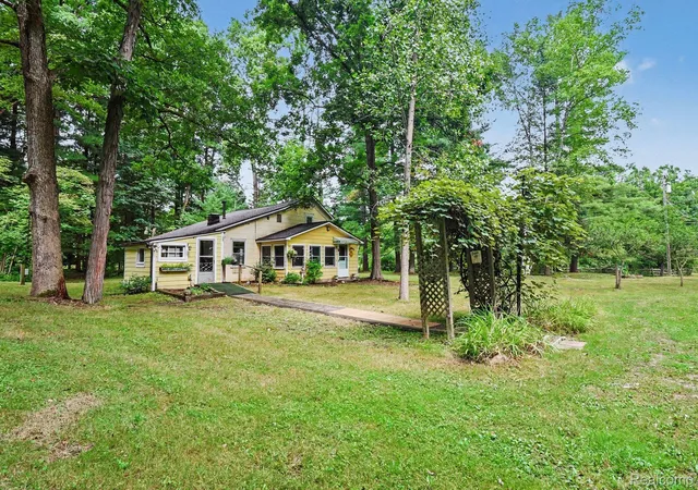 Single family home for sale at 11180 Dunham Rd, Hartland, MI 48353 | MLS# 20261064384