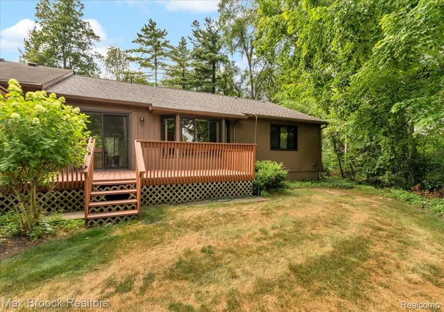 Photo 26 of Condo for sale at 1032 Oak Pointe Dr, Waterford, MI 48327 | MLS# 20261064383 | Listing updated on 2026-09-06