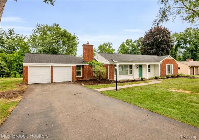 Photo 1 of Single family home for sale at 6695 W Dartmoor Rd, West Bloomfield, MI 48322 | MLS# 20261064393 | Listing updated on 2026-09-05