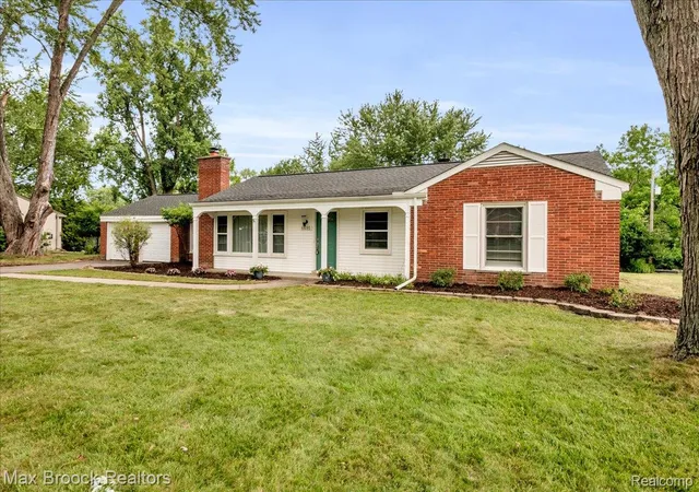 Photo 2 of Single family home for sale at 6695 W Dartmoor Rd, West Bloomfield, MI 48322 | MLS# 20261064393 | Listing updated on 2026-09-05