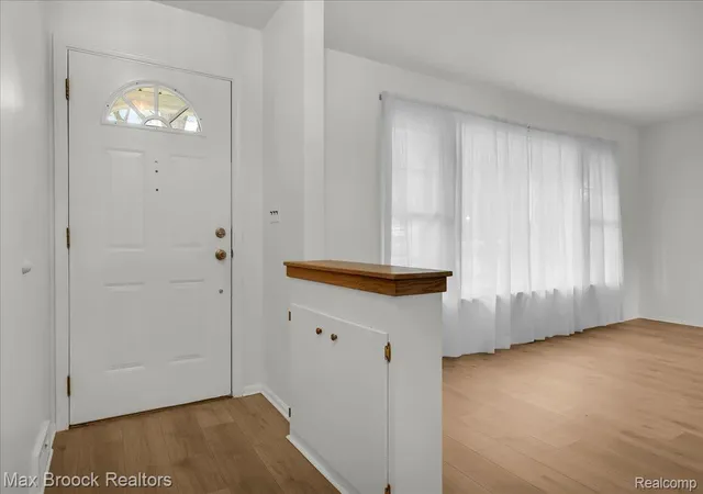 Photo 3 of Single family home for sale at 6695 W Dartmoor Rd, West Bloomfield, MI 48322 | MLS# 20261064393 | Listing updated on 2026-09-05