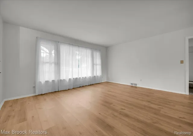 Photo 3 of Single family home for sale at 6695 W Dartmoor Rd, West Bloomfield, MI 48322 | MLS# 20261064393 | Listing updated on 2026-09-05