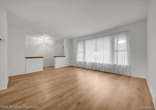 Photo 4 of Single family home for sale at 6695 W Dartmoor Rd, West Bloomfield, MI 48322 | MLS# 20261064393 | Listing updated on 2026-09-05