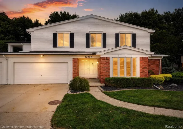 Photo 1 of Condo for sale at 32754 Barclay Sq #20, Warren City Macomb, MI 48093 | MLS# 20261064392 | Listing updated on 2026-08-24