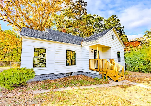 Photo 2 of Single family home for sale at 2525 Reynolds St, Muskegon, MI 49444 | MLS# 71026042547 | Listing updated on 2026-08-13
