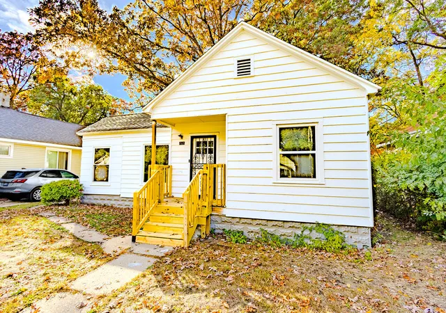 Photo 3 of Single family home for sale at 2525 Reynolds St, Muskegon, MI 49444 | MLS# 71026042547 | Listing updated on 2026-08-13