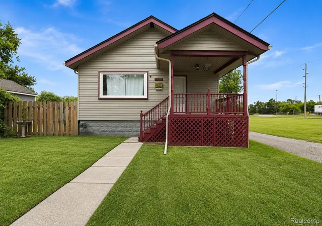Photo 1 of Single family home for sale at 1350 Spencer St, Ferndale, MI 48220 | MLS# 20261064399 | Listing updated on 2026-09-18