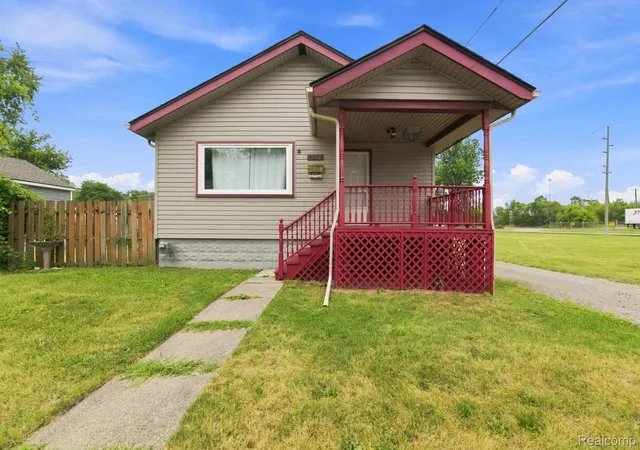 Photo 2 of Single family home for sale at 1350 Spencer St, Ferndale, MI 48220 | MLS# 20261064399 | Listing updated on 2026-09-18