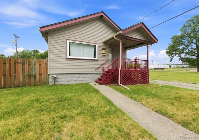 Photo 3 of Single family home for sale at 1350 Spencer St, Ferndale, MI 48220 | MLS# 20261064399 | Listing updated on 2026-09-18