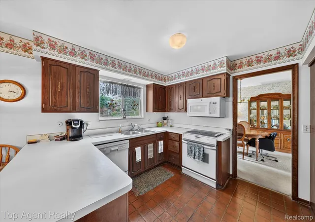 Photo 4 of Single family home for sale at 6084 Deguise Ct, Rochester Hills, MI 48306 | MLS# 20261064408 | Listing updated on 2026-09-14
