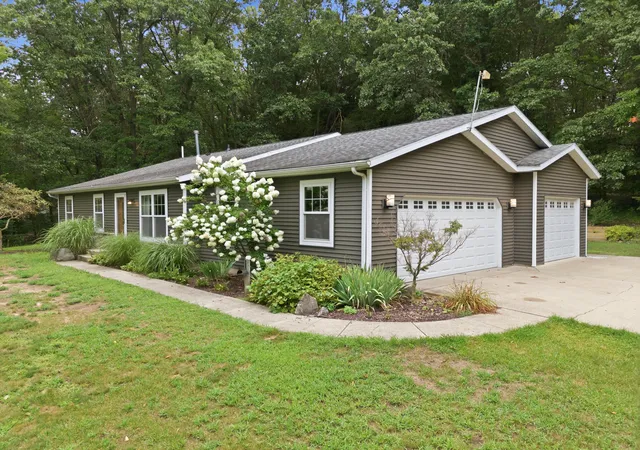 Photo 3 of Single family home for sale at 5643 E C Ave, Richland, MI 49083 | MLS# 66026042549 | Listing updated on 2026-08-13